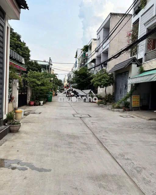 Hẻm 7m xe hơi ngủ nhà phú thọ hòa dt: 4,5x18m2 trệt lữg 3pn giá 5.5 tỷ