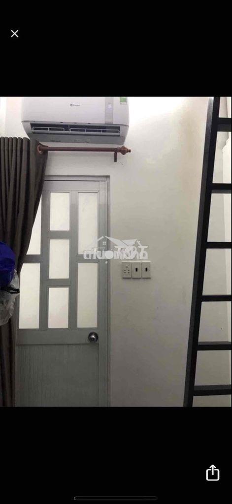 Phòng có gác lửng, lối đi riêng, giờ giắc tự do