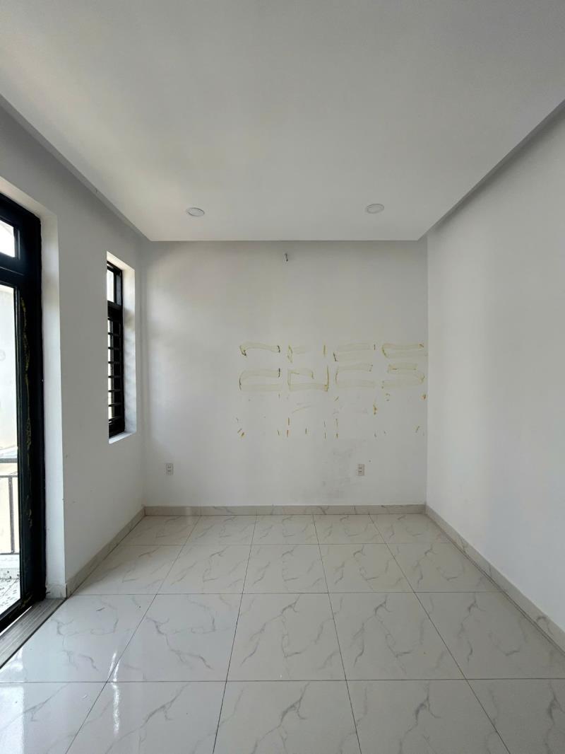Căn nhà mới trệt lầu gồm 3pn 2wc ngay hóc môn 4m*10m chỉ 600tr - 2