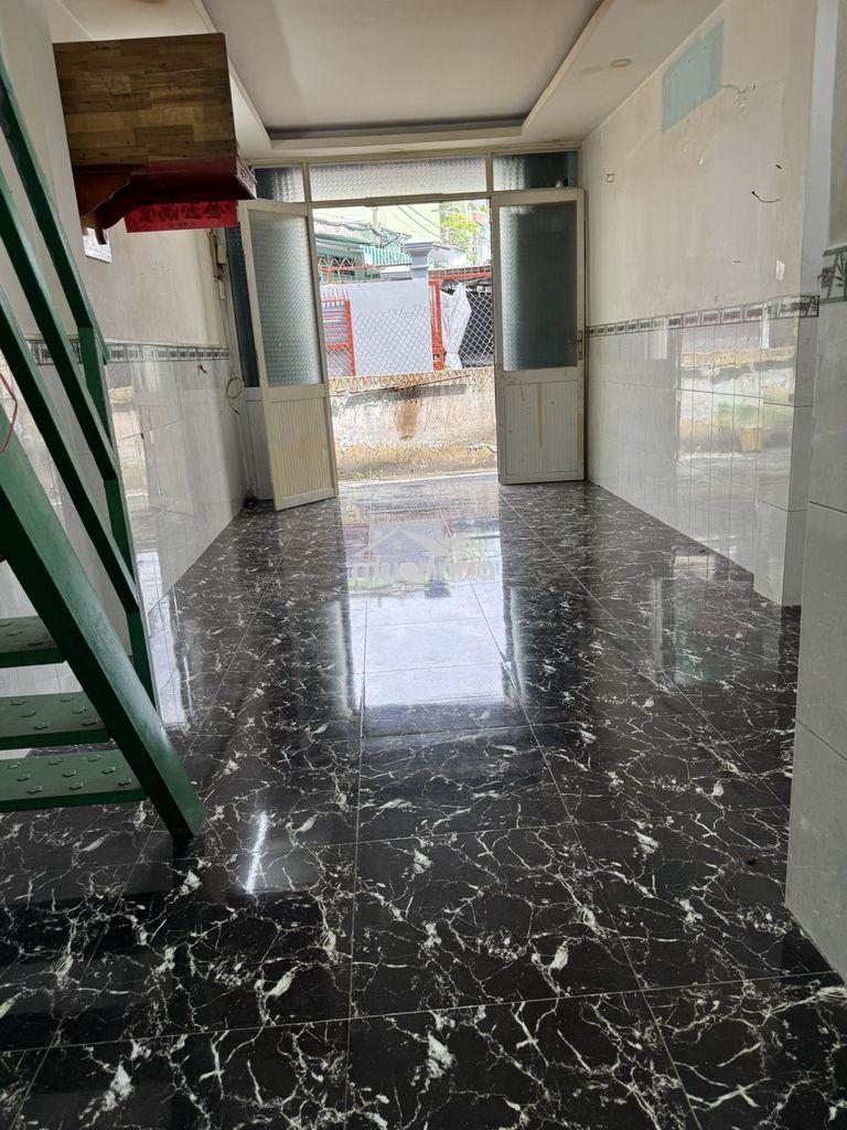 Nhà xe hơi tới cửa, vào ở ngay, gần chợ hoa đầm sen, cv đầm sen - 4