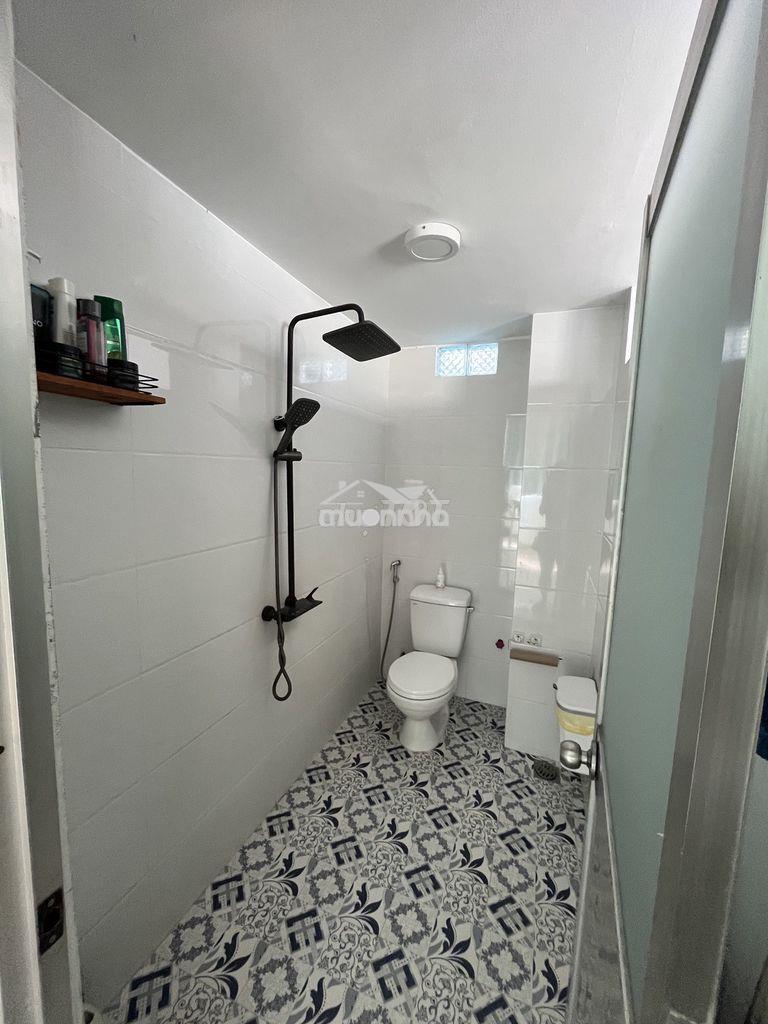 Căn hộ 1 phòng ngủ full bếp, bồn tắm, smart tivi gần chợ, etown - Ảnh 4