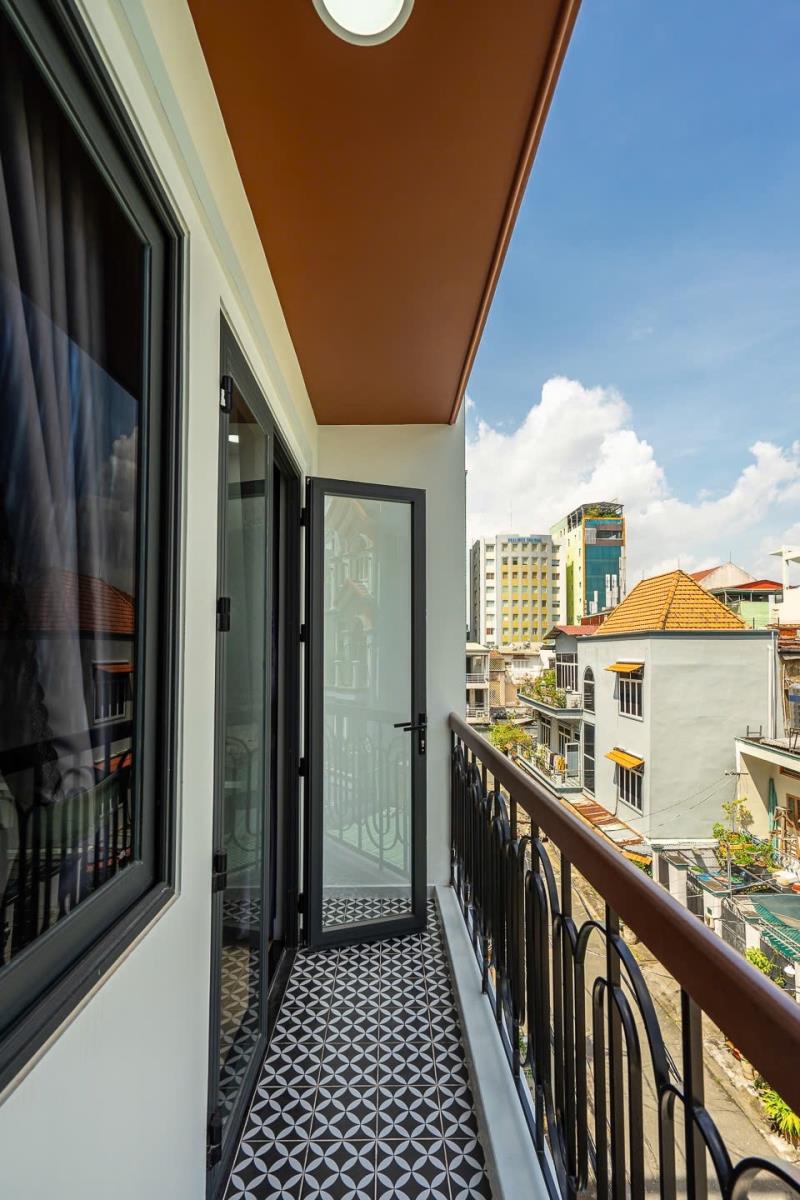 Bùi đình túy – ban công + cửa sổ + máy giặt riêng 🏡