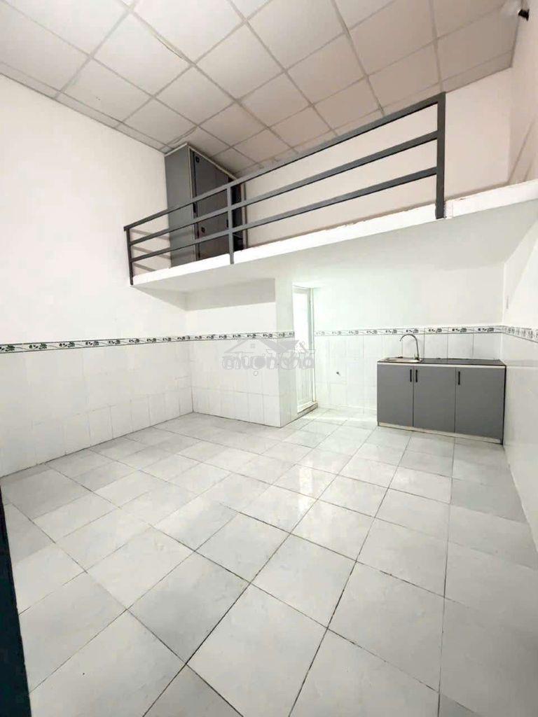 Phòng trọ rộng , gác cao, có máy lanh, tủ đồ ở dc 4,5 ,người - 3