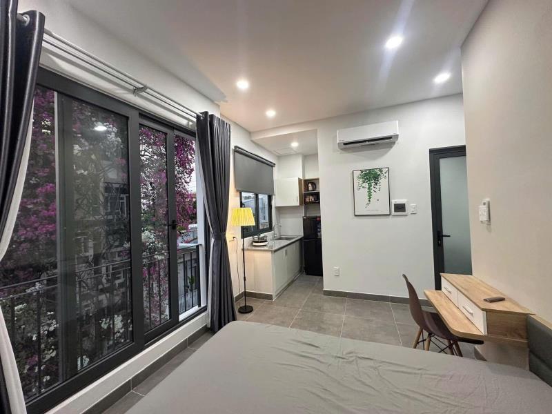 Studio full nội thất - ban công, cửa sổ trời - ngay chân cầu bông thuận tiện di chuyển các quận - 2