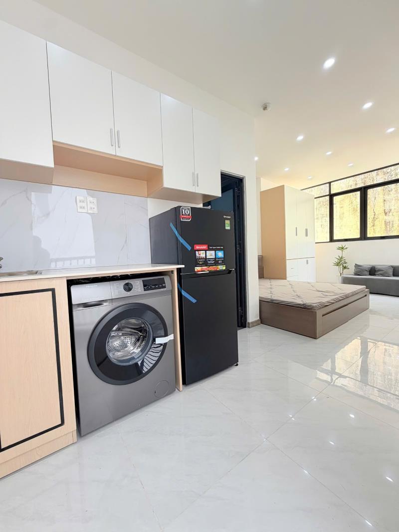 Cho thuê studio ban công 35m2 new 100% ngay chợ bà chiểu - trường đại học văn lang1&2 - học viện cán bộ tphcm