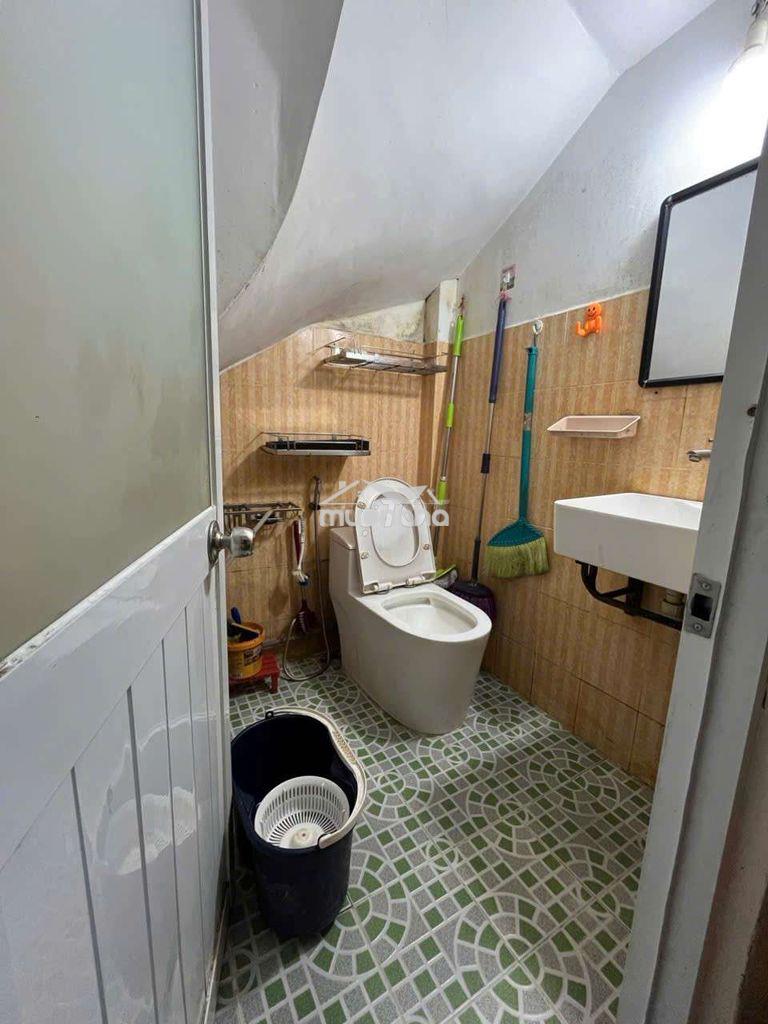 Cho thuê nhà hẽm 2m lưu hữu phước. có nội thất. dt 4x7 giá 6tr5 - 4