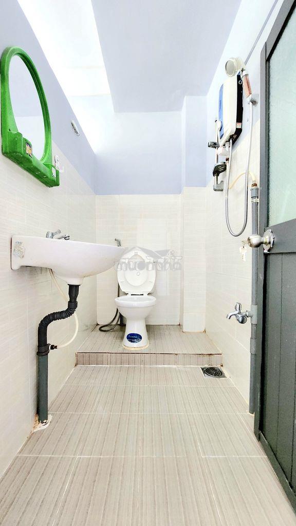 Phòng trống, ban công lớn, máy lạnh, kệ bếp, nguyễn gia trí nối dài ! - Ảnh 2