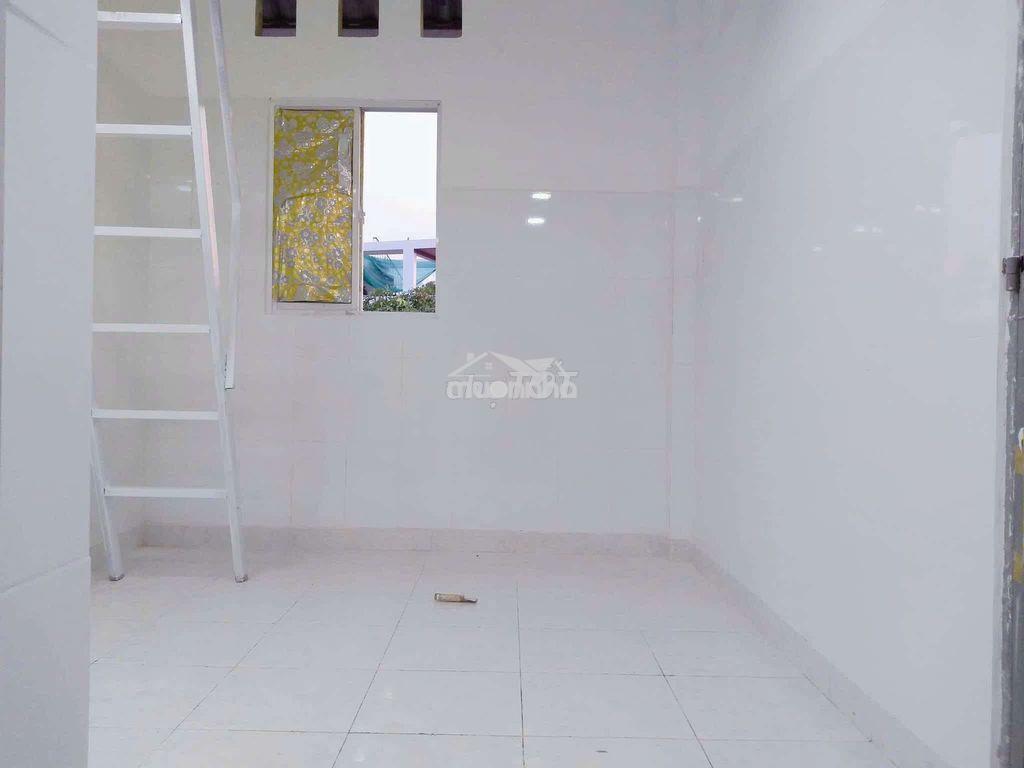 Phòg lầu1,khôg gian riêg tư,ban côg riêg,gác rộg,máylạnh,gầnchợphúlâm - Ảnh 2