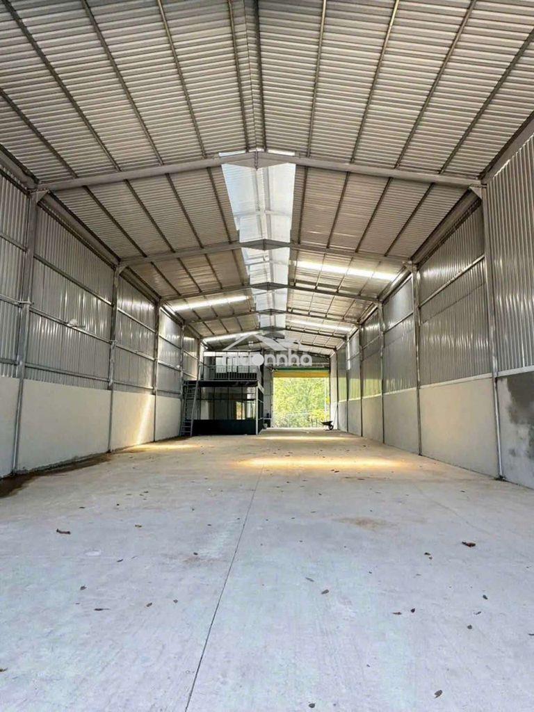 Cho thuê kho xưởng 420m2.điện 3 pha .gần khu cn sóng thần 3.