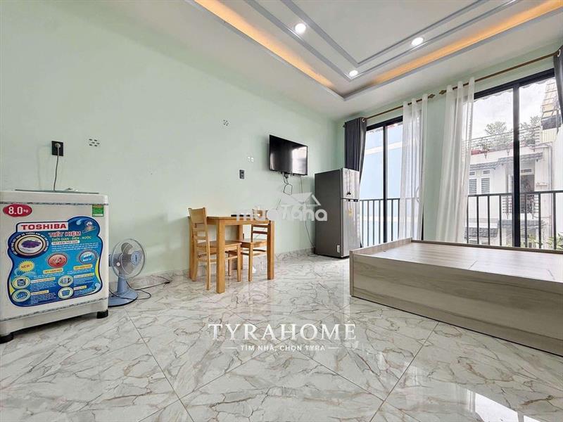 Căn hộ studio ban công thoáng mát máy giặt riêng gần quận phú nhuận