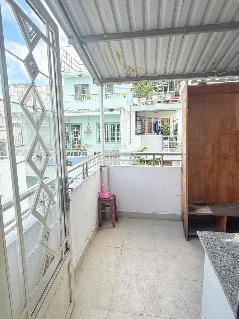 Phòng nguyễn biểu 35m2 có ban công rộng, thiết kế tách bếp tách toilet - Ảnh 3