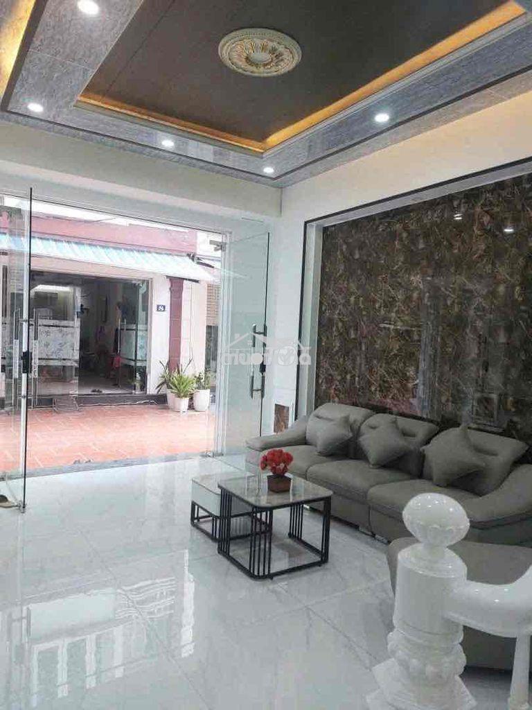 Nhà ngõ đông trung hành ô tô đỗ cửa