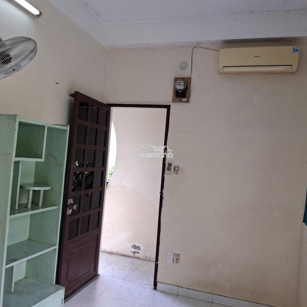 Nu nvvp/nu sinh thue phong dep biet thu bo song sg - Ảnh 2