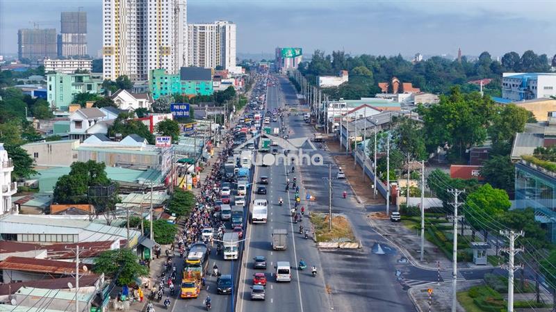 Chính chủ gửi bán căn nhà phốđường xe hơi kề mt quốc lộ 13