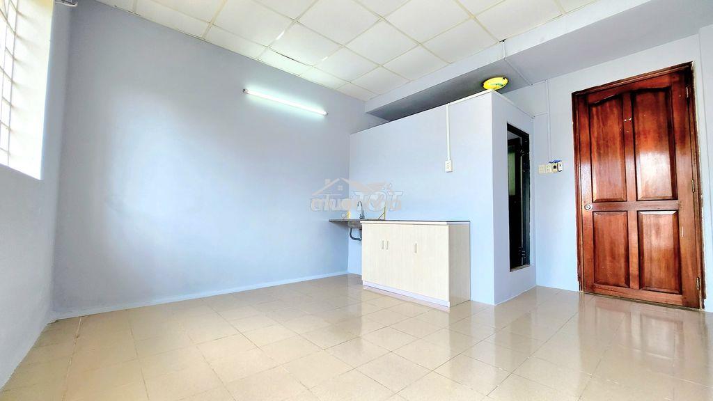 Phòng trống, ban công lớn, máy lạnh, kệ bếp, nguyễn gia trí nối dài ! - Ảnh 4