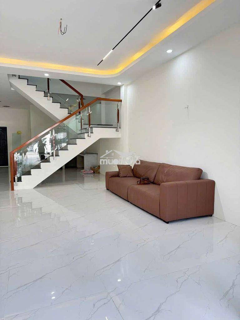 Cho thuê nhà lầu 3pn full nội thất kcn nam tân uyên bình dương  - 2