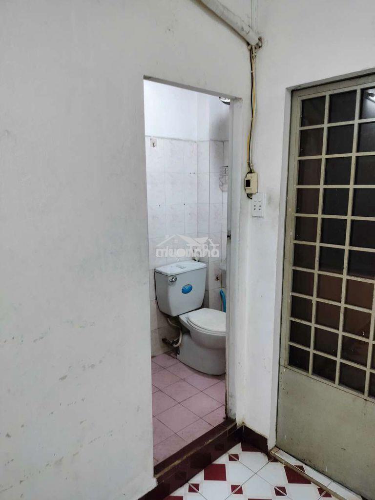 Cho thuê nguyên tầng 1 có wc riêng, máy lạnh, rộng rãi thoáng mát - Ảnh 4