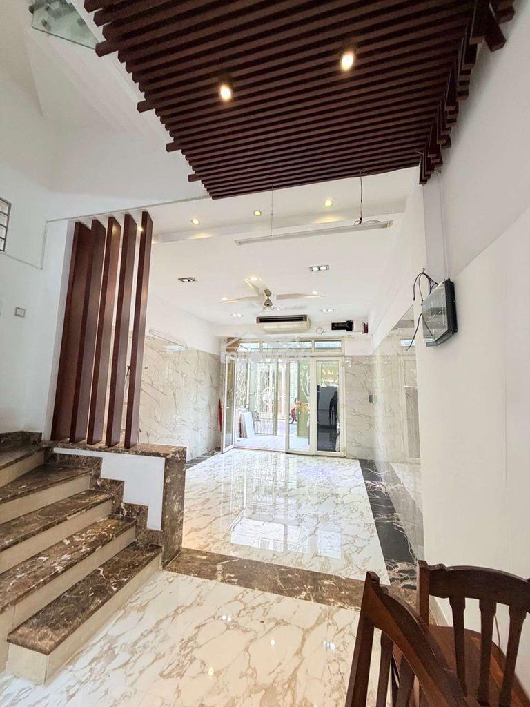Nhà 4 tầng hẻm xe hơi lạc long quân

dt: 4,3x16 71m2 đất. dtxd 225m2 - 2