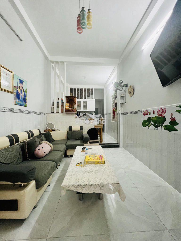Cạnh chợ thủ đức không ngập 50m2 căn góc 3 tầng cho thuê 9tr/ tháng
