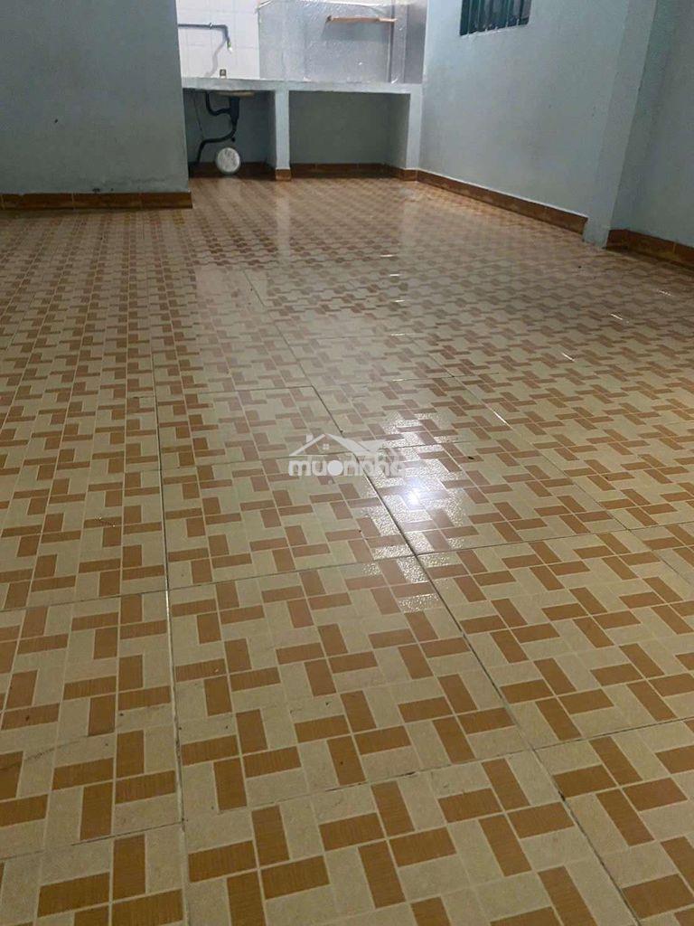 Nhà ở dt 4 x 8 trống suốt 