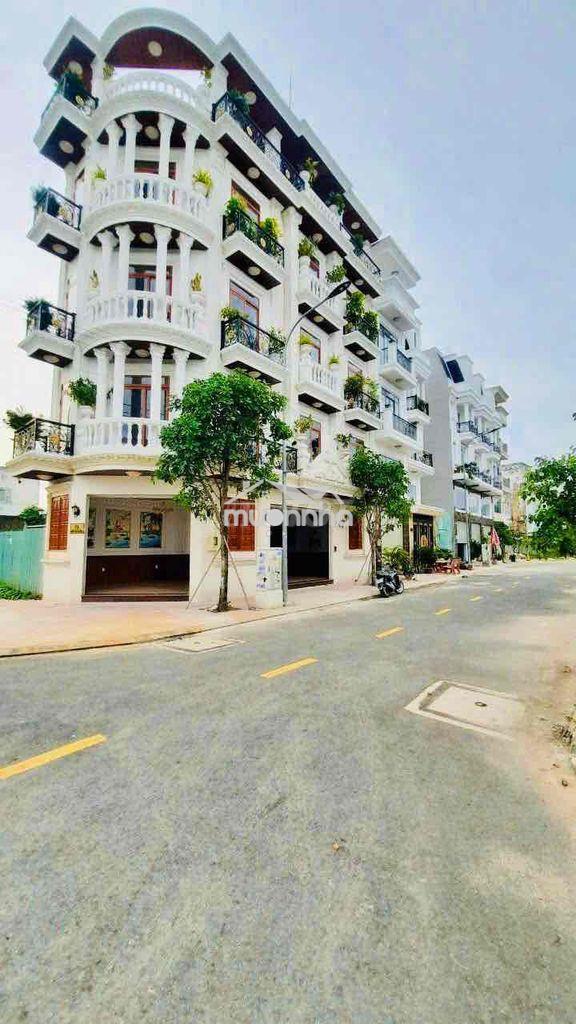 Cho thuê nhà có thang máy ngay cầu phú long dt 5x16 1trệt 3lầu 4pn 5wc