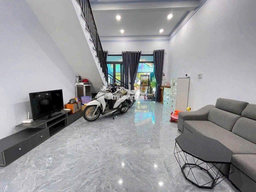 Nhà trệt lầu sổ sẵn đường nhựa rộng , kết cấu 3pn, sân đậu ô tô - 3