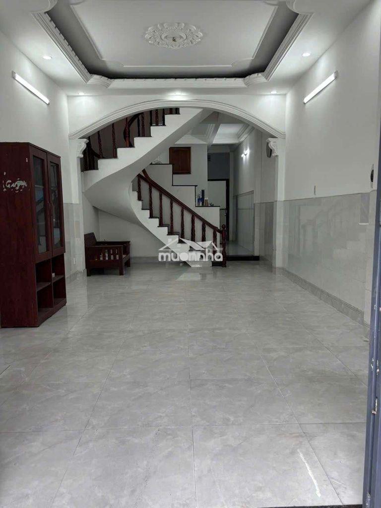 Cho thuê nhà xe tải thông gần chợ 