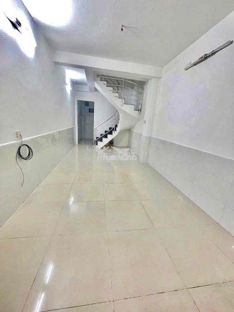 Cho thuê nhà 1 trệt 2 lầu 4pn 3x15m hẻm 1135 huỳnh tấn phát