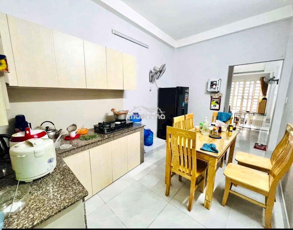 Chỉ 4 tỷ - nhà 4 tầng lô góc 2 mặt đường - ngay linh chiểu chợ thủ đức - 4