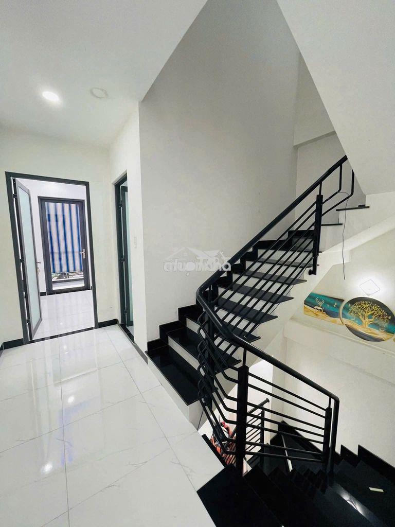 Hiếm ai bán 4 tỷ 250 cho căn nhà 3 tầng, hẻm ô tô tránh nhau 4 pn 3 wc - 3