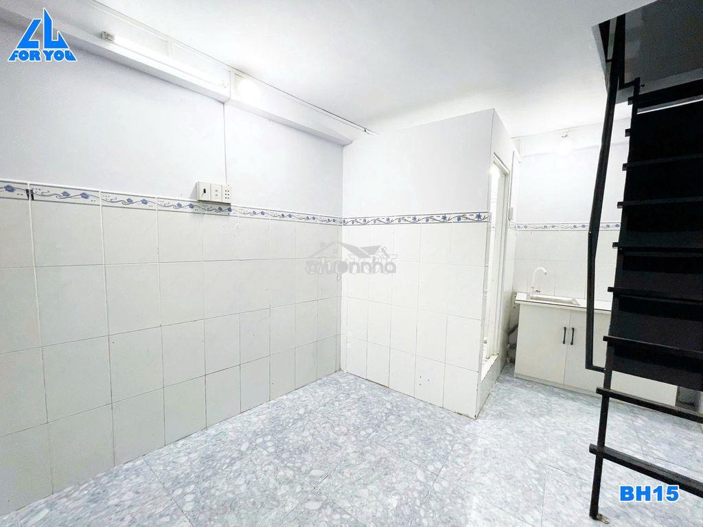 Nhà nguyên căn 3 lầu - 2wc - có lối đi riêng gần chợ bình thành - Ảnh 2