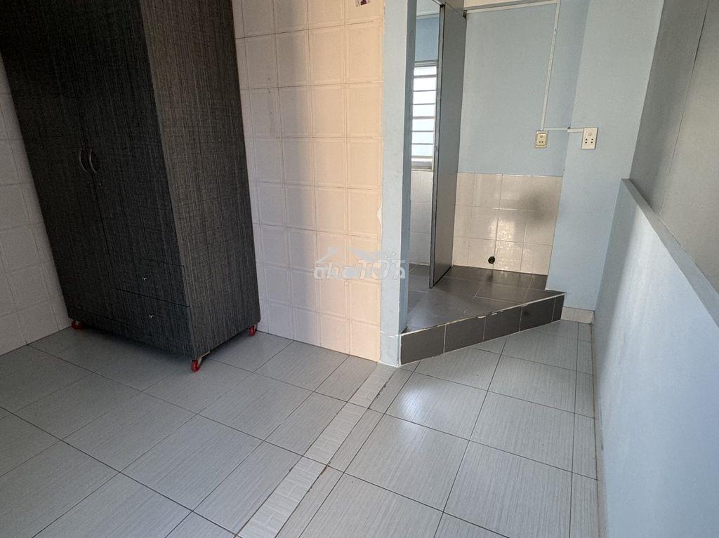 Phòng nguyên hồng, full nội thất, có ban công, lầu 3 - Ảnh 3