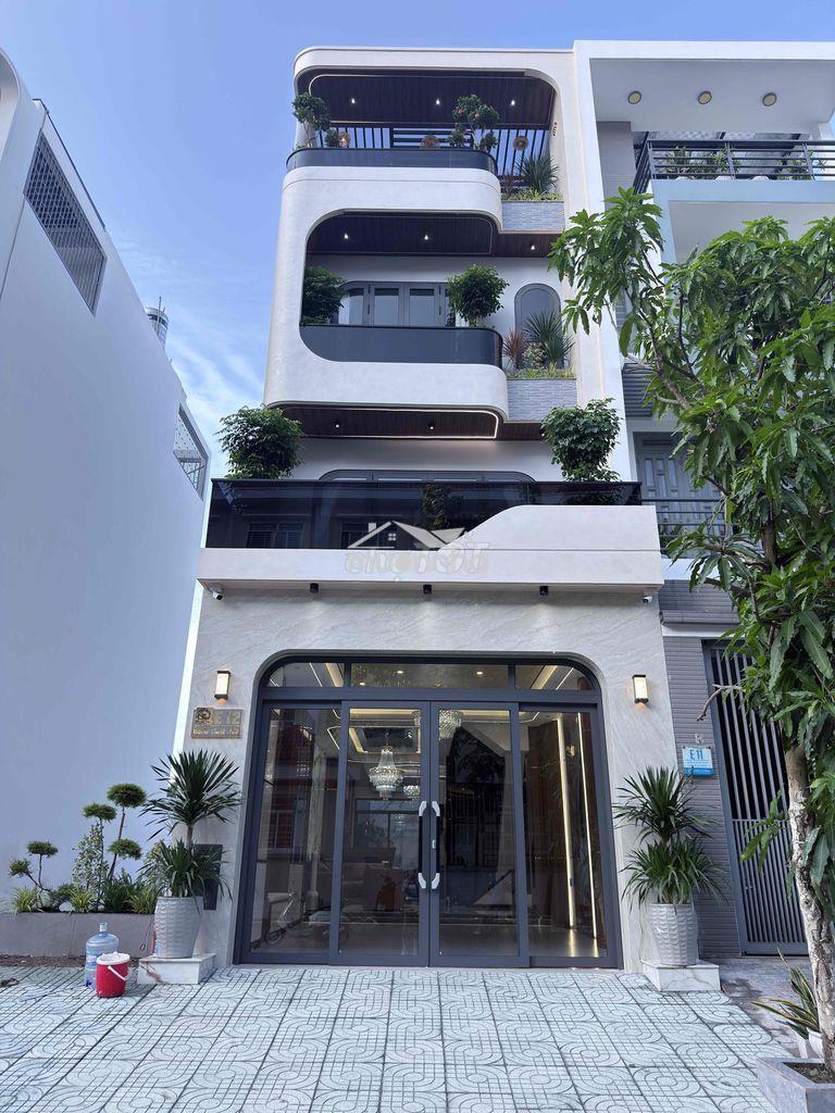 Nhà phố siêu vip q7 - nội thất cao cấp - điện thông minh lumi