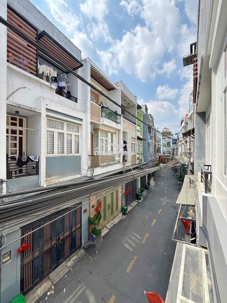Bán nhà 2 lầu mt hẻm 647 ql13 , sát vạn phúc city, đường 6m ô tô