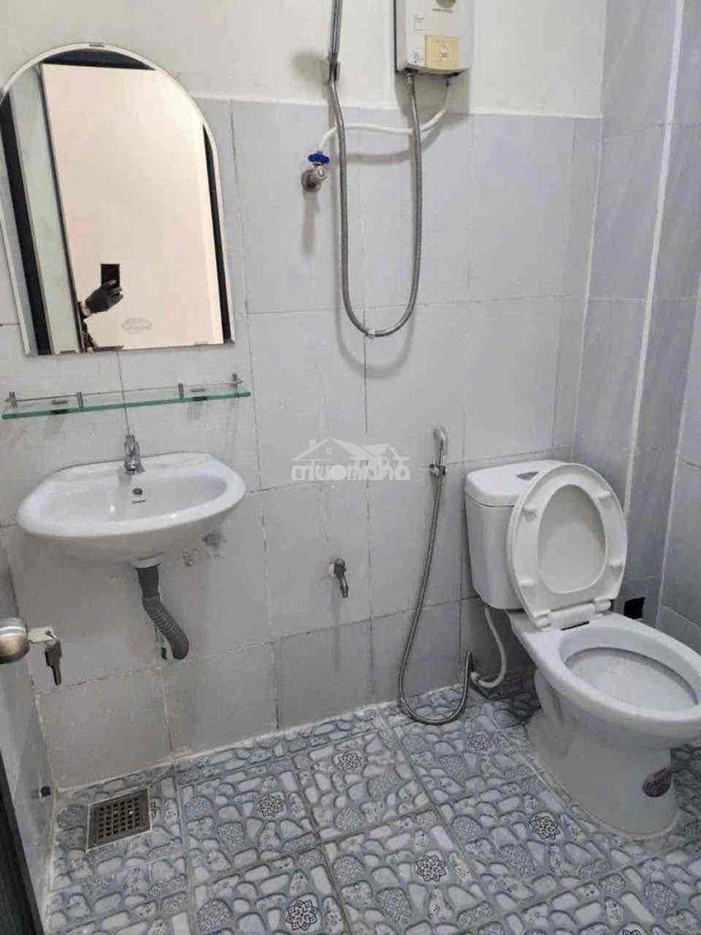 Cho thuê nhà trung mỹ tây q12 1lầu 2pn 2wc giá 7tr tl mới keng giáp gv - Ảnh 3
