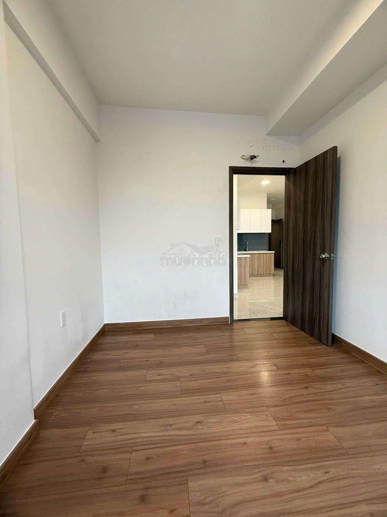 Bán gấp saigon asiana sổ hồng 2pn hướng đông 3.95 - 2