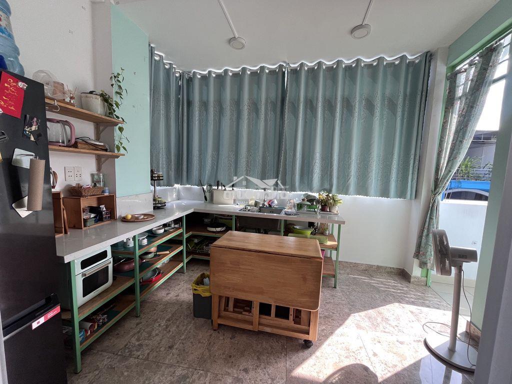 Căn hộ 1 phòng ngủ full bếp, bồn tắm, smart tivi gần chợ, etown - Ảnh 2