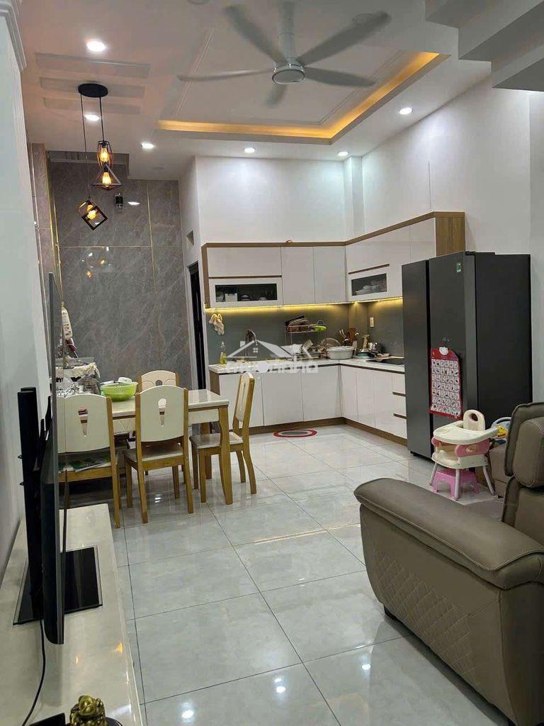 Dt 4 x 13m 3 lầu 4 pn 5 wc sân thượng. y hình hxt . lê trọng tấn - 2