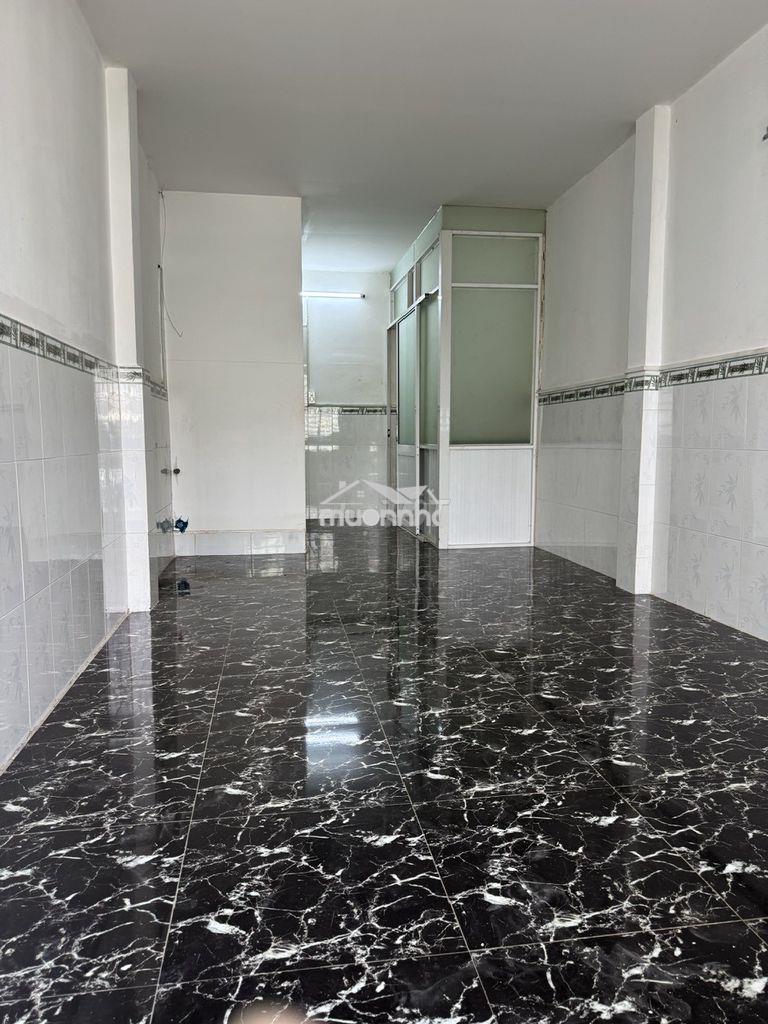 Nhà xe hơi tới cửa, vào ở ngay, gần chợ hoa đầm sen, cv đầm sen - 3