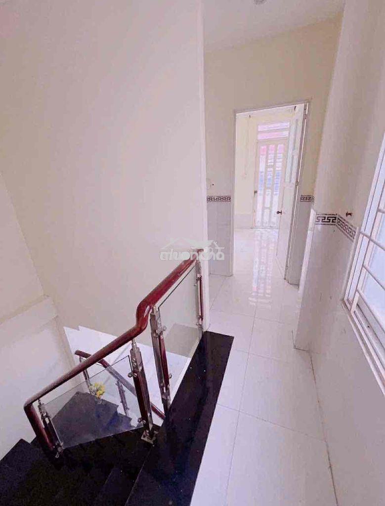 Cho thuê nhà hxt cộng hoà 4x10 1 trệt 1 lầu 2pn 2wc - 2
