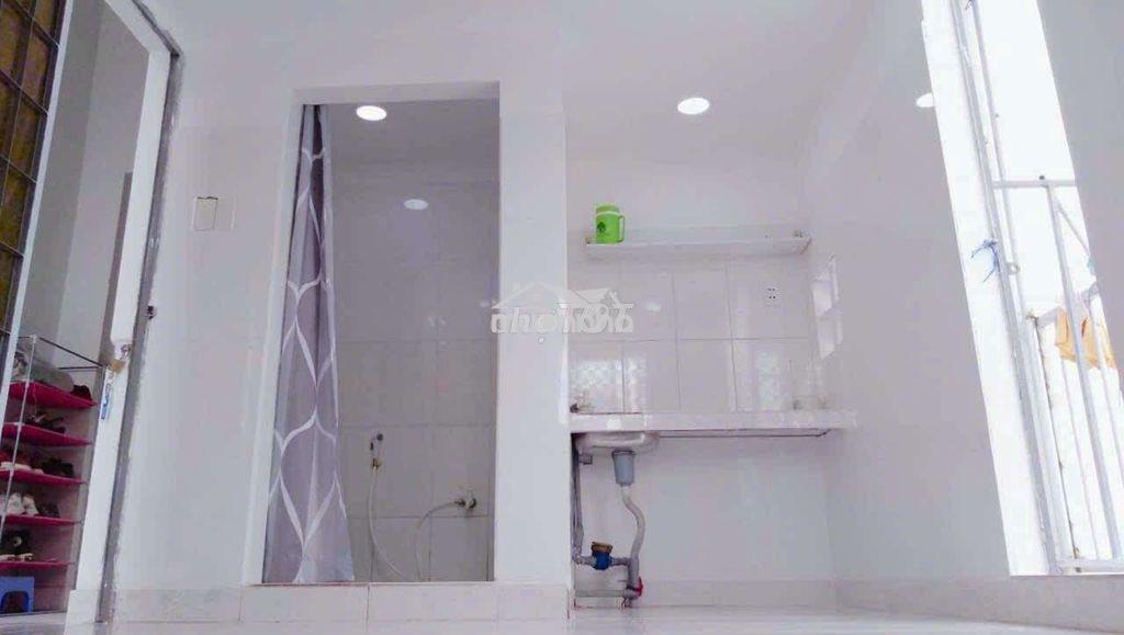 Phòg lầu1,khôg gian riêg tư,ban côg riêg,gác rộg,máylạnh,gầnchợphúlâm - Ảnh 3