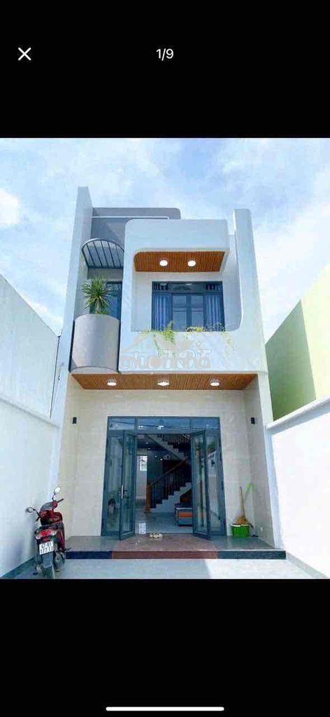 Nhà lầu ngay chợ