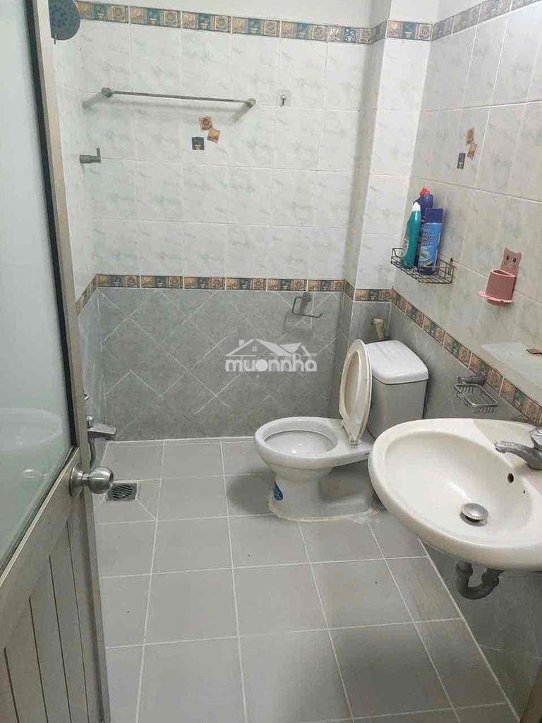 Cho thuê nhà nguyên căn q4 – hẻm 1/ nguyễn tất thành