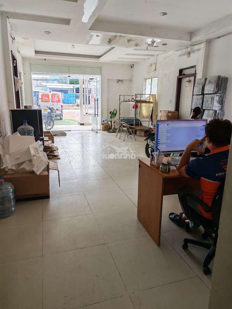 Cho thuê nhà văn phòng mặt tiền đường có sân để xe - Ảnh 3