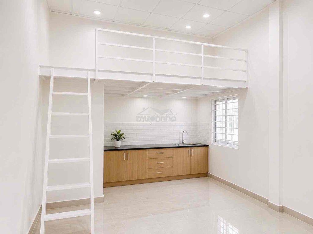 Ban công cửa sổ trời ngay dương quảng hàm - Ảnh 4