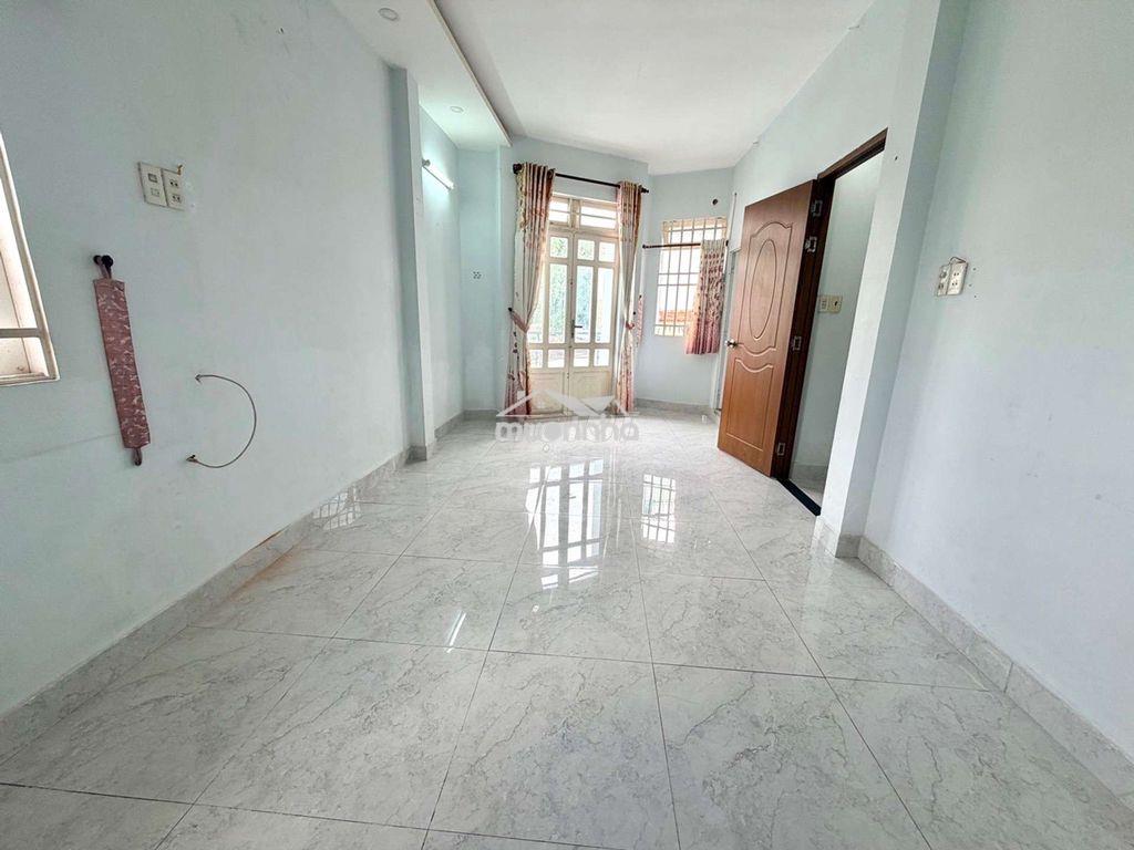 Nhà mới sát emart pvt - hẻm 1/ xe hơi đậu cửa- 3 tầng ngang 4m 42m2 - 4
