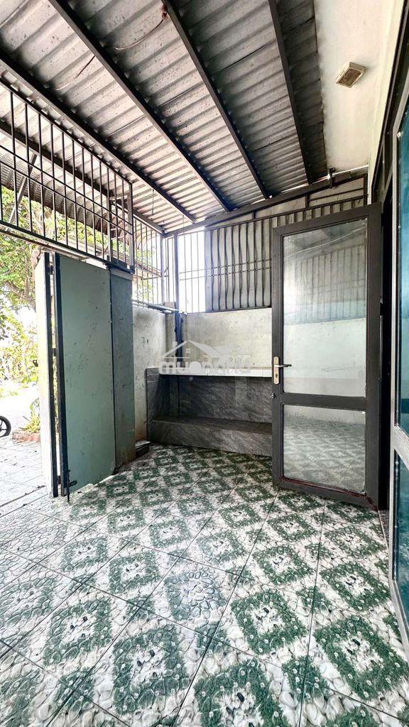 Bán nhà mê lửng đúc đường quy hoạch 5.5m lề 3m, gần fpt đà nẵng