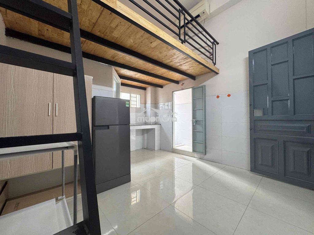 Trống 1 phòng gác cao cửa sổ trời, sẵn nội thất ngay etown cộng hoà - Ảnh 2