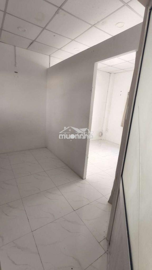 Phòng 2pn + p.khách 40m2, toilet trong phòng - 4