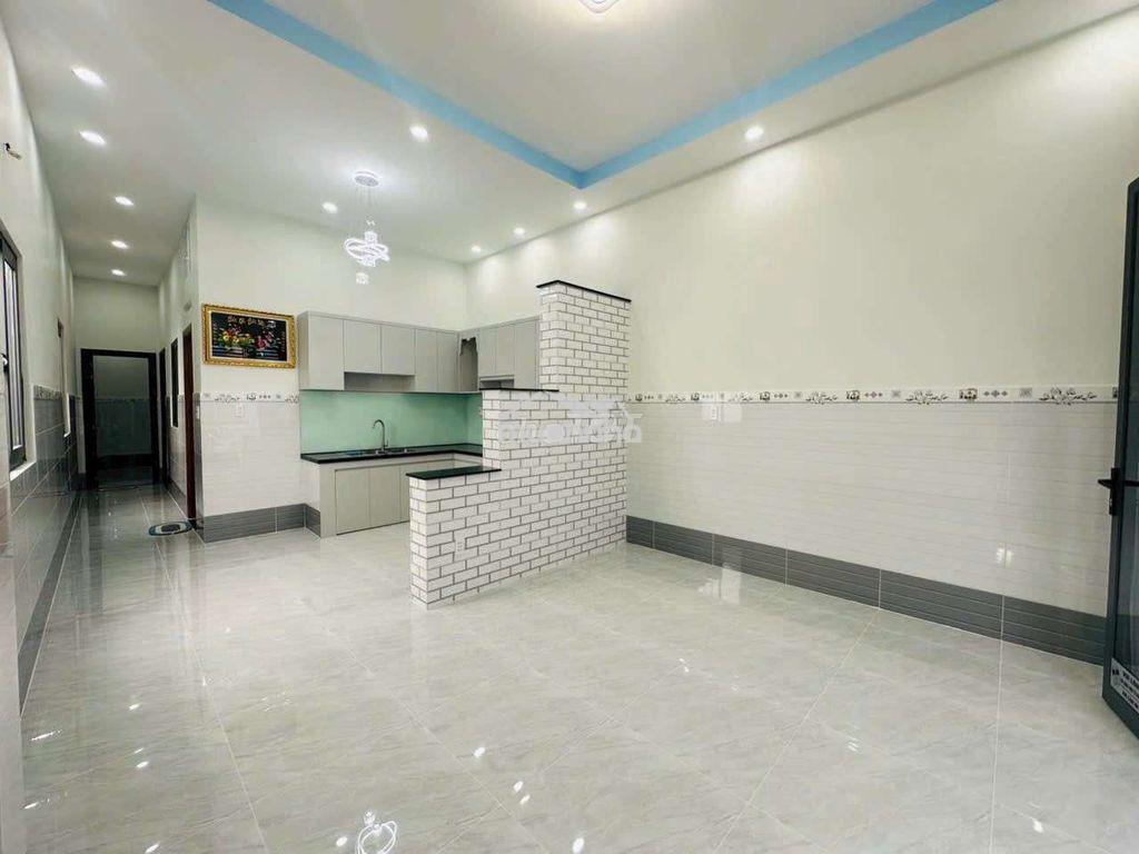Bán nhà đường phạm hùng c3 dt.4m2×15m } nhà trệt 2 phòng 1toilet hẽm4m - 3
